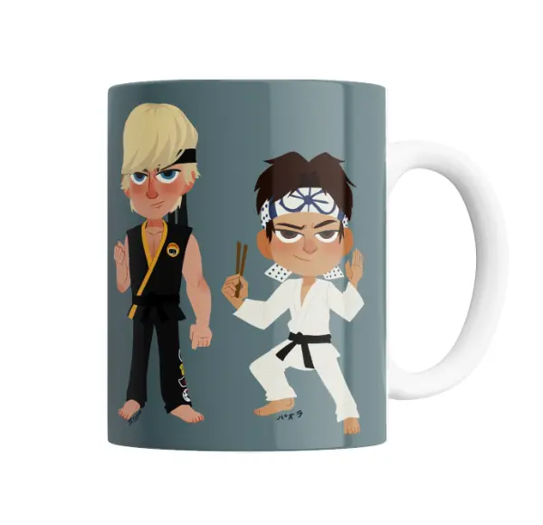 Taza de Cerámica Cobra Kai Johnny Lawrence y Daniel LaRusso