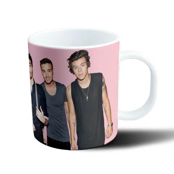 Taza de Plástico One Direction Cuatro Integrantes Fondo Rosa