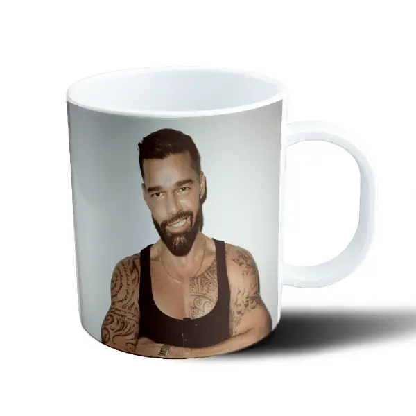 Taza de Plástico Ricky Martin Sonrisa Tatuajes