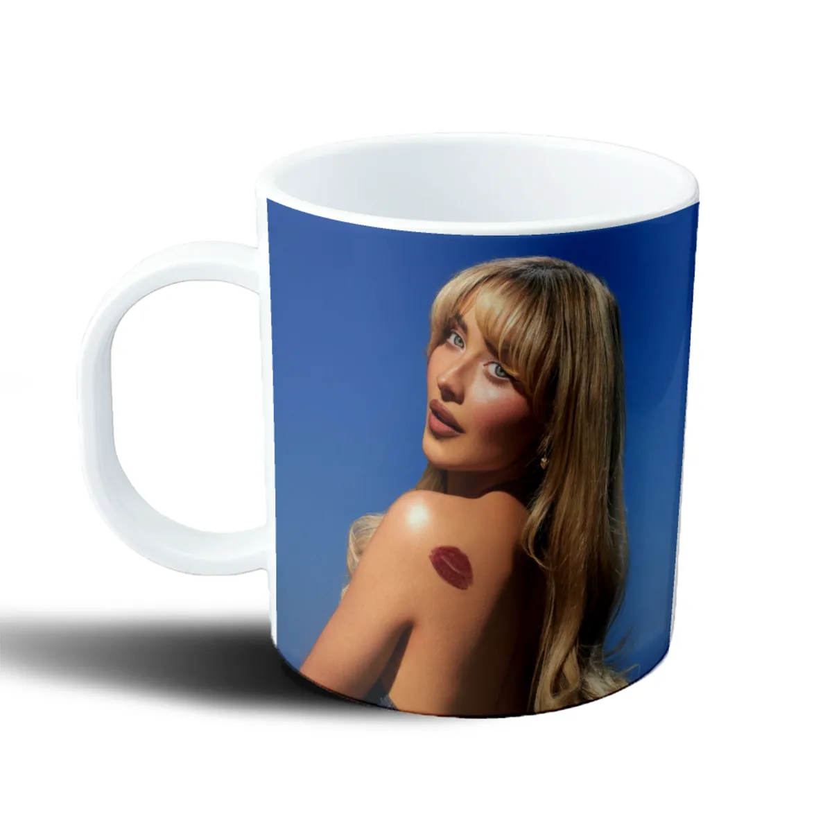 Taza de Plástico Sabrina Carpenter Beso en el Hombro - vista 2