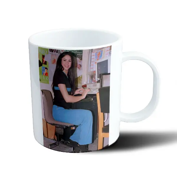 Taza de Plástico Shakira Foto en Escritorio Meme
