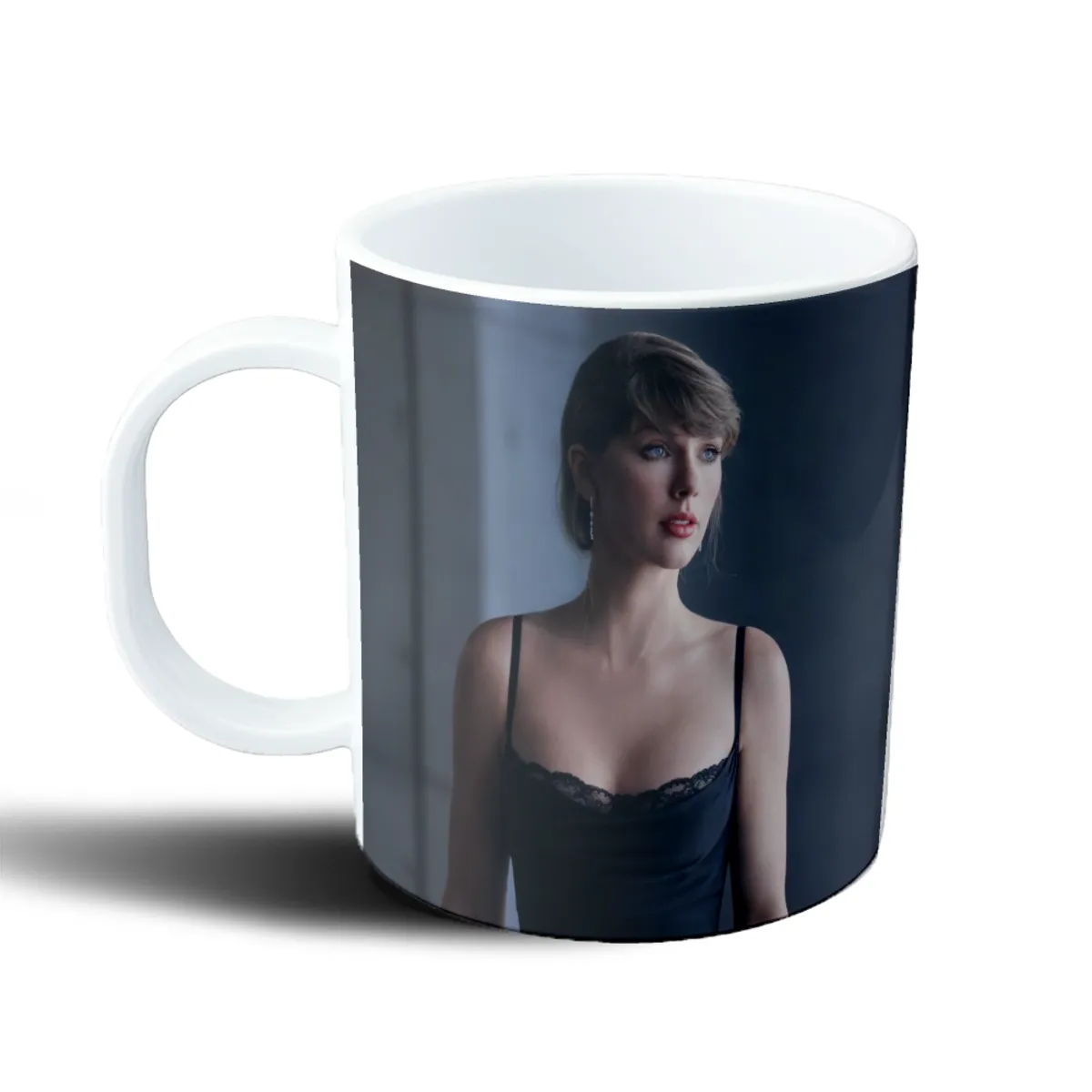 Taza de Plástico Taylor Swift Retrato Vestido Negro - vista 2