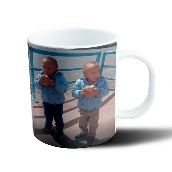 Taza de Plástico Thiago y Leo Comiendo Pan