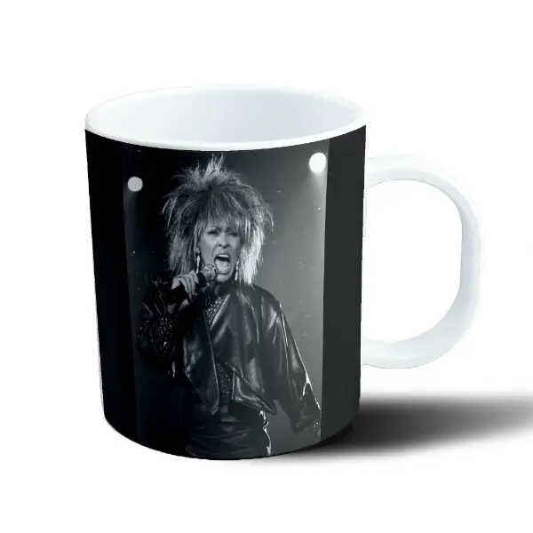 Taza de Plástico Tina Turner Cantante en Vivo Blanco y Negro