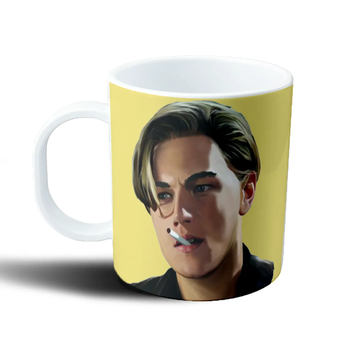 Taza de Plástico Titanic Retrato con Cigarrillo Fondo Amarillo - vista 2