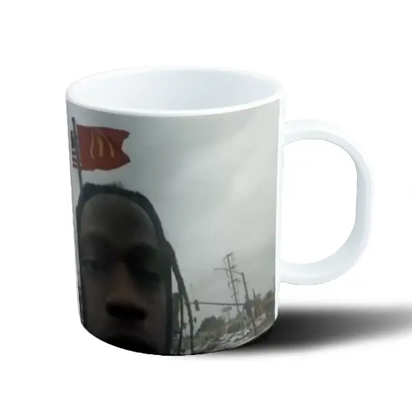 Taza de Plástico Travis Scott con bandera de McDonald's