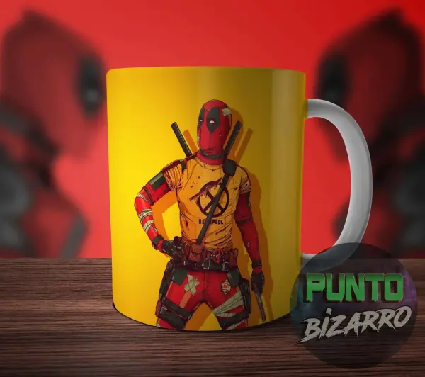 Taza de Cerámica Deadpool Clásico Amarillo Katanas