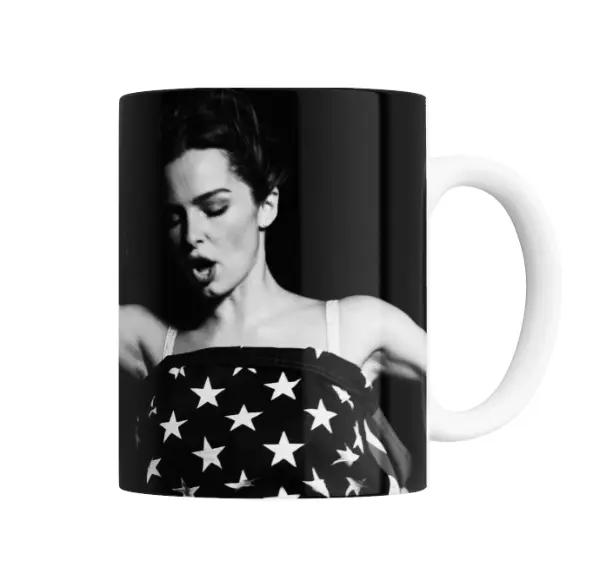 Taza de Cerámica Addison Rae Blanco y Negro Estrellas
