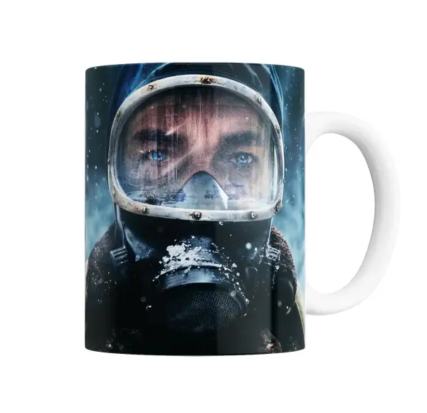 Taza de Cerámica El Eternauta Protagonista con Traje Antártico