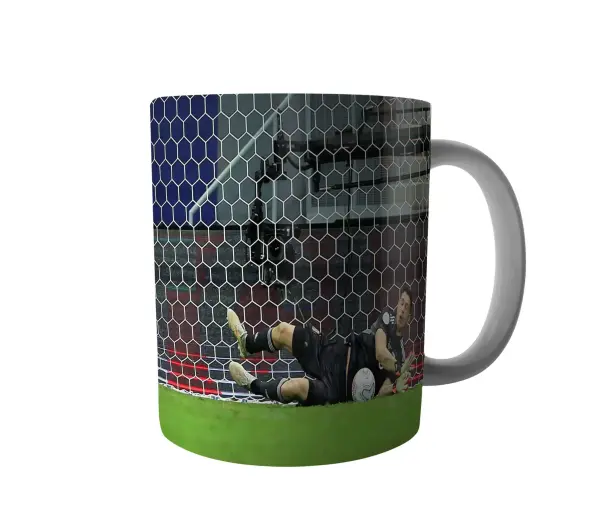 Taza de Cerámica Emiliano Martinez Dibu Atajada en el Arco