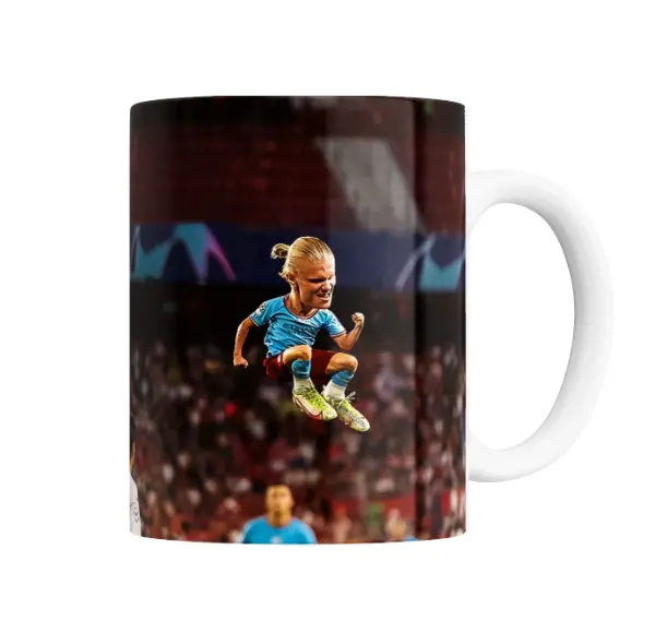 Taza de Cerámica Erling Haaland Celebrando en el Aire
