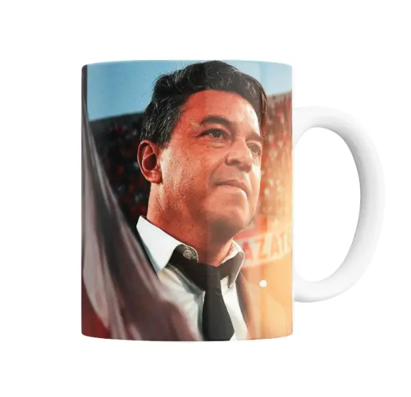 Taza de Cerámica Gallardo Retrato en Estadio
