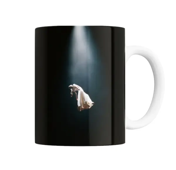 Taza de Cerámica Ariana Grande Figura en Foco de Luz