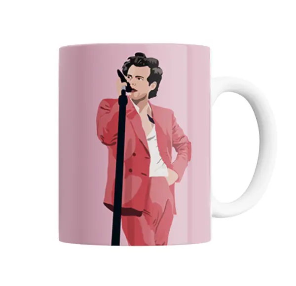 Taza de Cerámica Harry Styles Traje Rosa con Micrófono