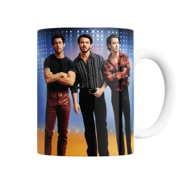 Taza de Cerámica Jonas Brothers Tres Integrantes Escenario