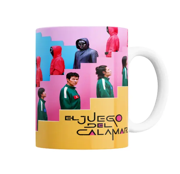 Taza de Cerámica El Juego del Calamar Guardias y Jugadores en Escaleras