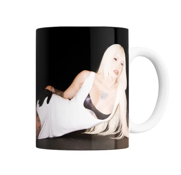 Taza de Cerámica La Joaqui Sesión Rubia Recostada