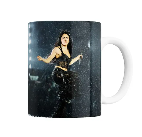 Taza de Cerámica Lali en Concierto bajo la Lluvia