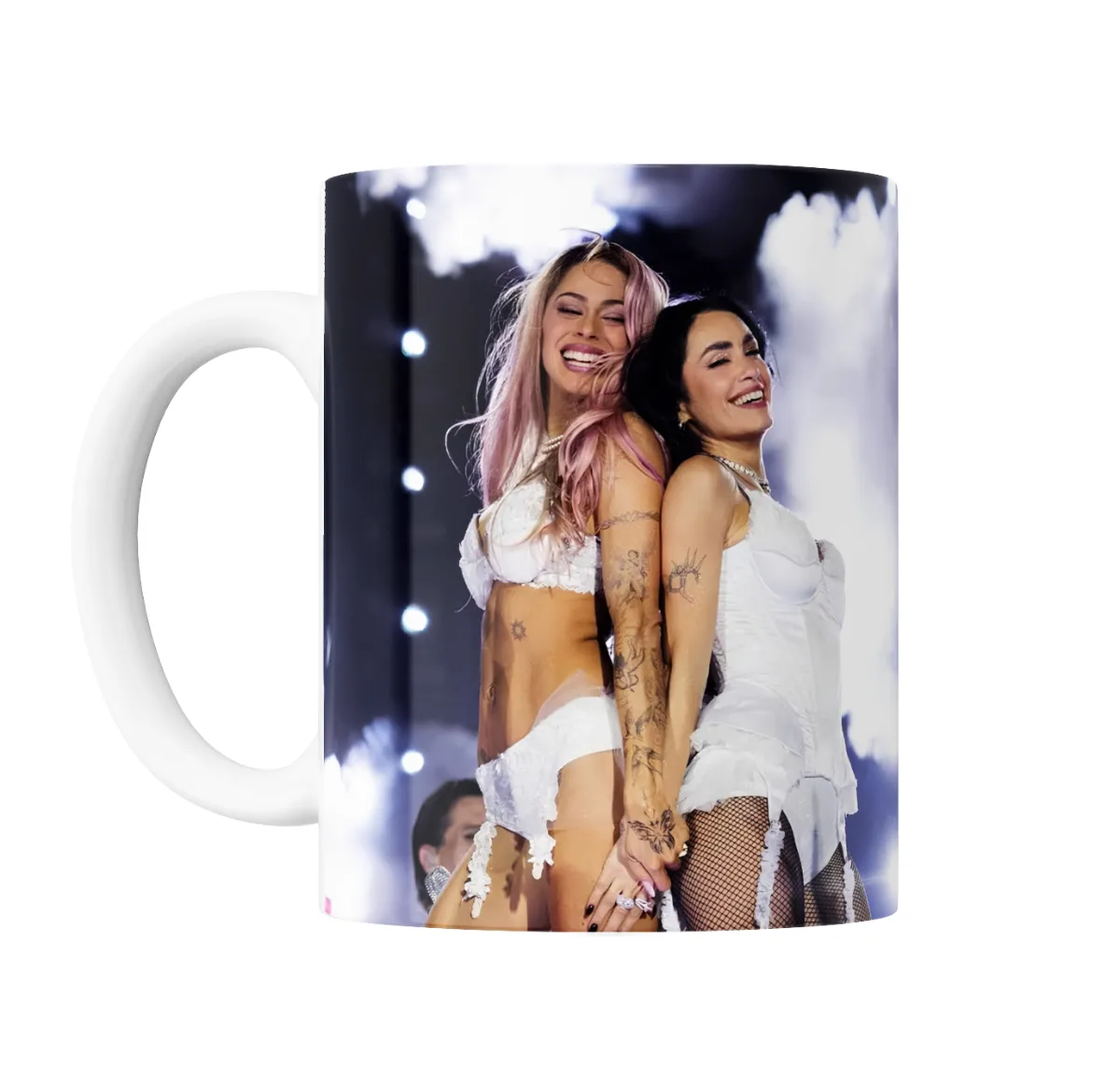 Taza de Cerámica Lali y Tini en escenario - vista 2