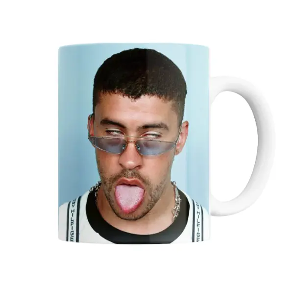 Taza de Cerámica Bad Bunny Lengua Afuera Gafas
