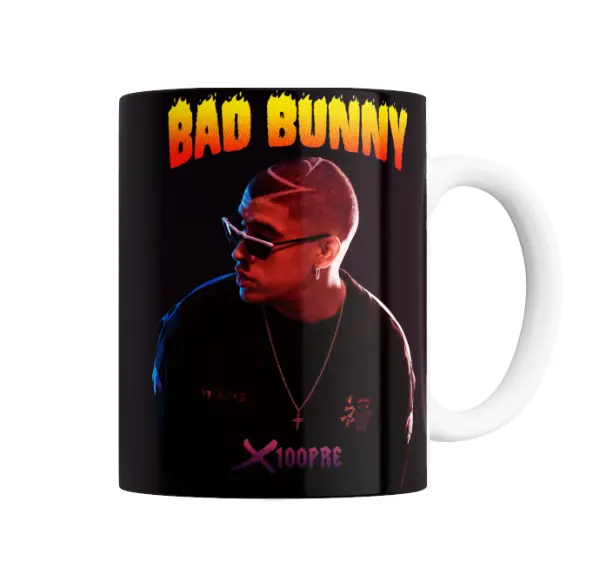 Taza de Cerámica Bad Bunny Retrato Llamas