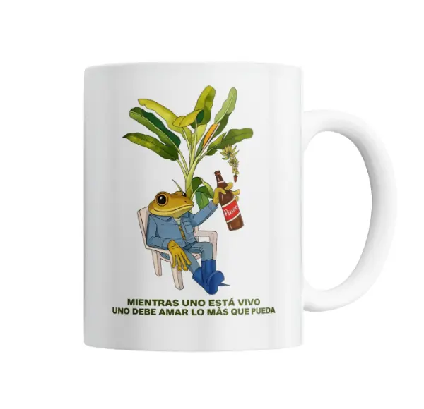 Taza de Cerámica Bad Bunny Rana con Pilsen Mientras Uno Está Vivo