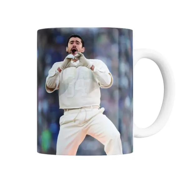 Taza de Cerámica Bad Bunny Corazón con las Manos
