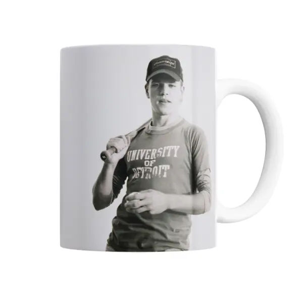 Taza de Cerámica Matt Damon con Bate y Gorra