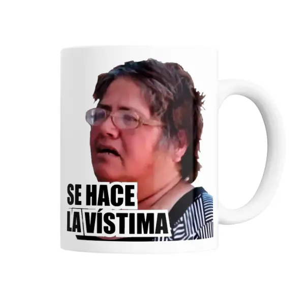 Taza de Cerámica Meme Se Hace La Víctima