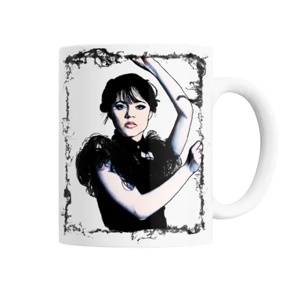 Taza de Cerámica Merlina Pose Gótica Blanco y Negro
