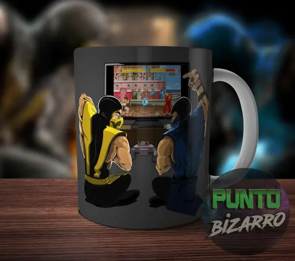 Taza de Cerámica Mortal Kombat Scorpion y Sub-Zero viendo Street Fighter