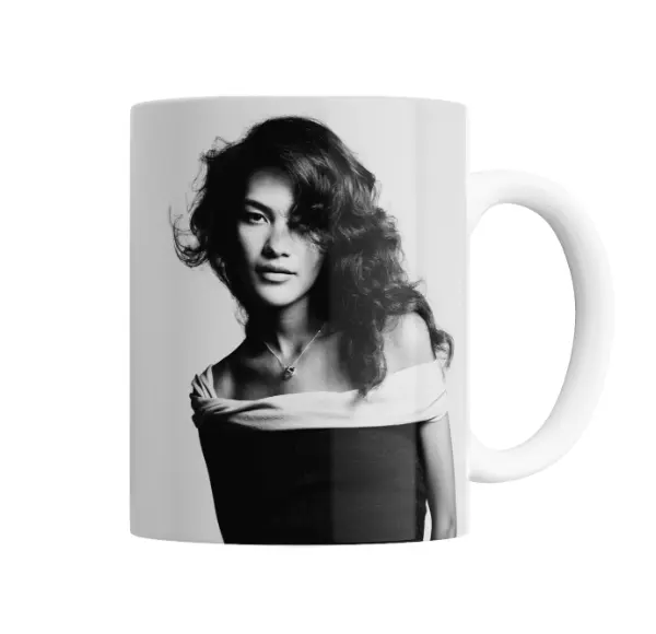 Taza de Cerámica Olivia Dean Retrato Blanco y Negro