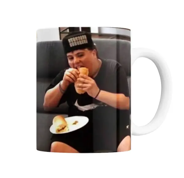Taza de Cerámica Beni Marmol comiendo