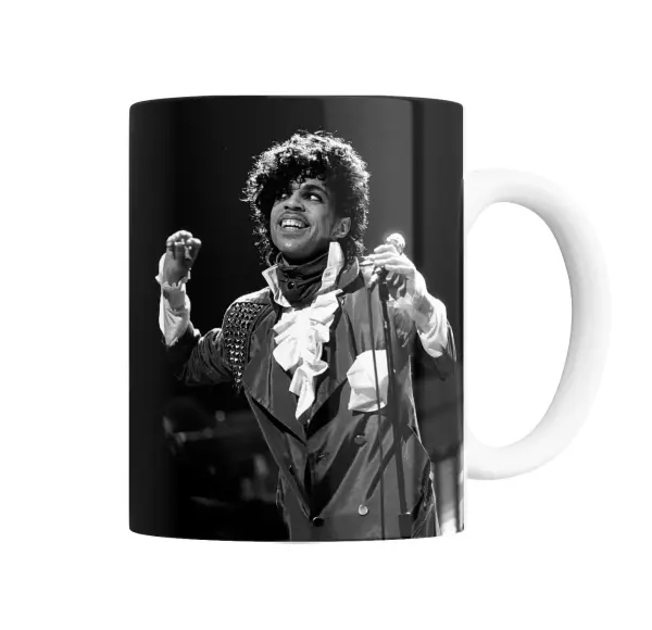 Taza de Cerámica Prince en Concierto Blanco y Negro