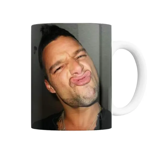 Taza de Cerámica Ricky Martin Gesto Gracioso