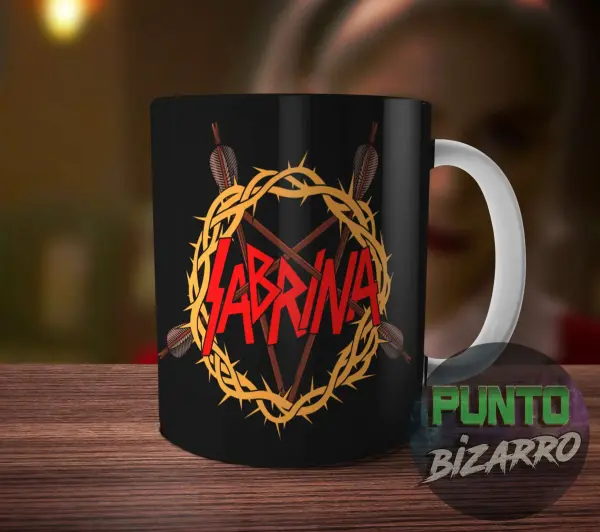 Taza de Cerámica Sabrina Logo Metal Corona de Espinas y Flechas