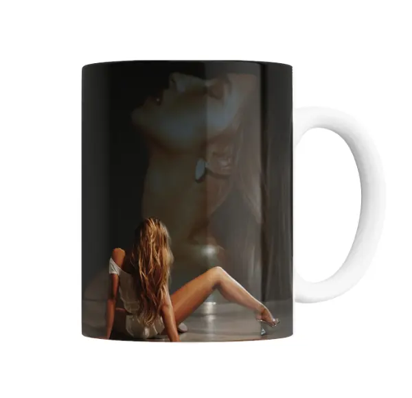 Taza de Cerámica Tate McRae Sentada con Tacos Transparentes