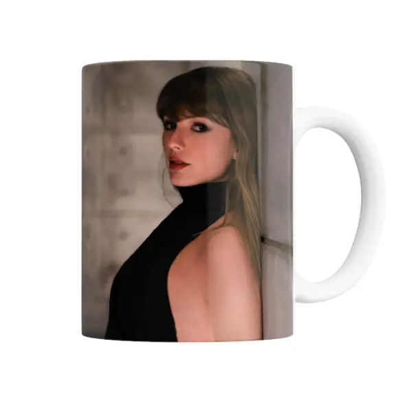 Taza de Cerámica Taylor Swift Retrato Cuello Alto Negro