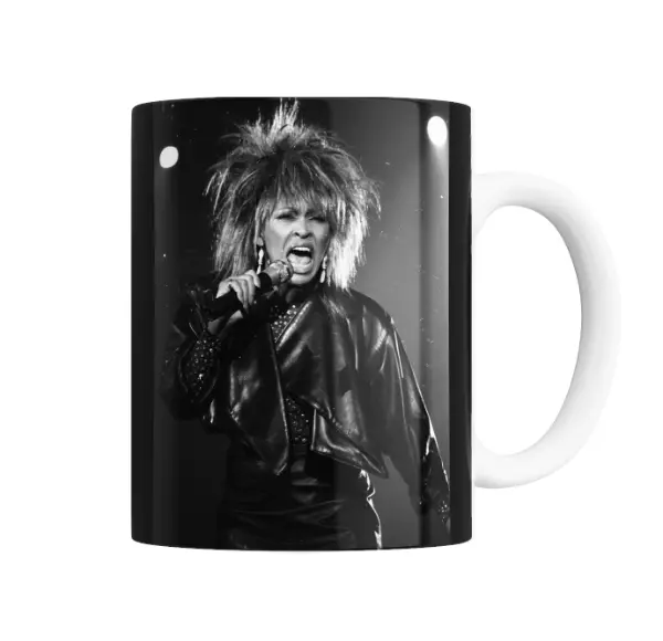 Taza de Cerámica Tina Turner Cantante en Vivo Blanco y Negro