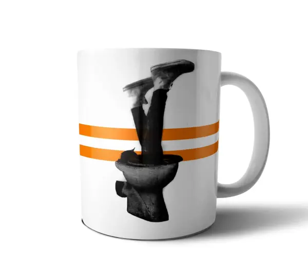Taza de Cerámica Trainspotting Piernas en el Inodoro