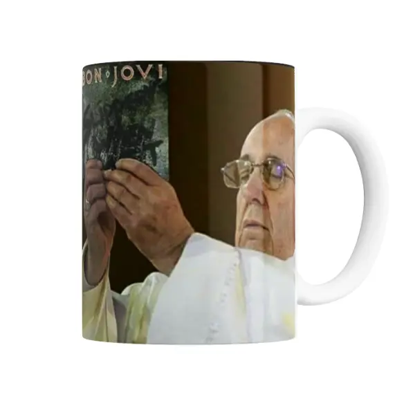 Taza de Cerámica Bon Jovi Hombre de Sotana Blanca con Disco
