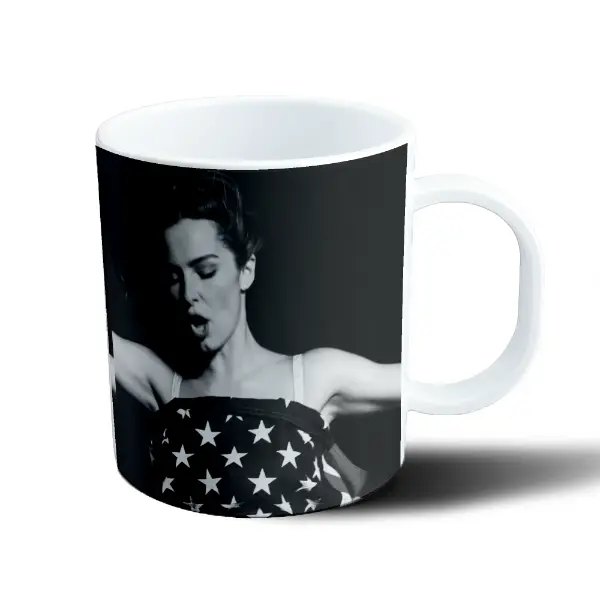 Taza de Plástico Addison Rae Blanco y Negro Estrellas