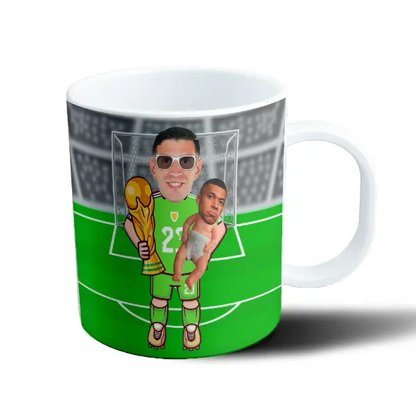 Taza de Plástico Argentina Dibu Martinez con Trofeo y Bebé