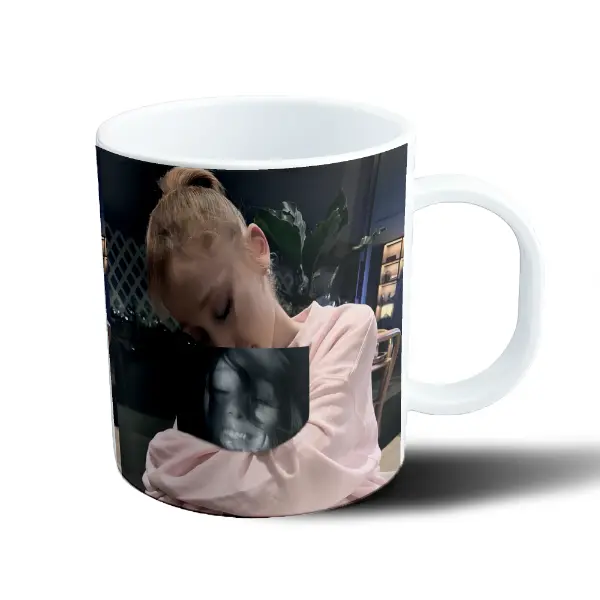 Taza de Plástico Ariana Grande Collage Abrazo