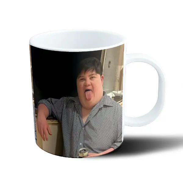Taza de Plástico Augusto Alonso Lengua Afuera con Lata