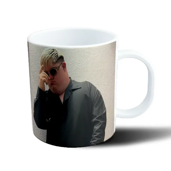 Taza de Plástico Augusto Alonso Pose con Lentes