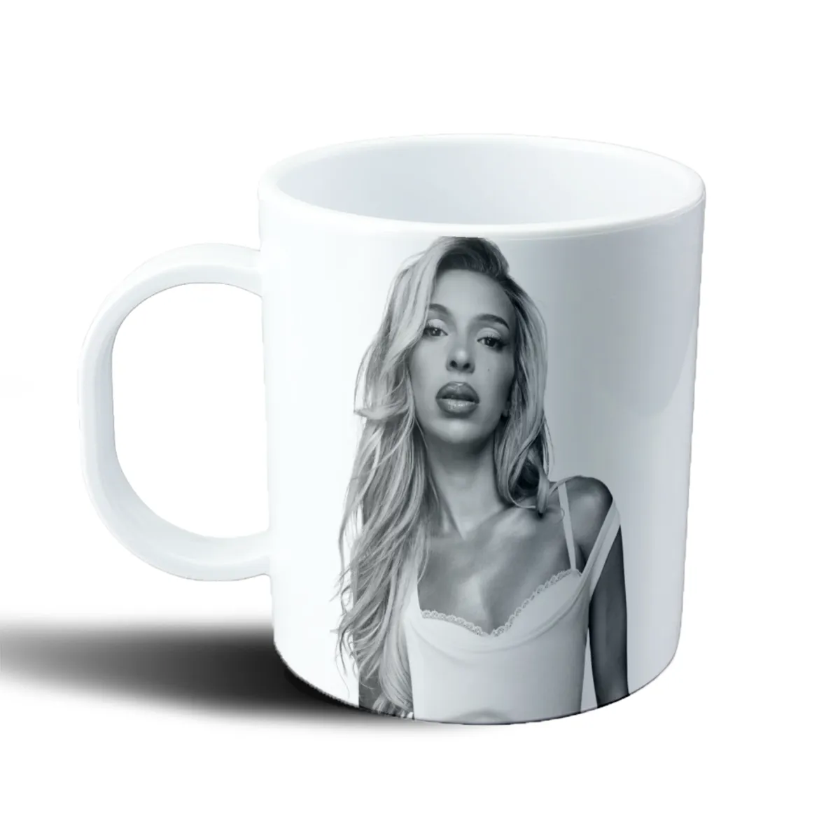 Taza de Plástico Bad Gyal Retrato Blanco y Negro - vista 2