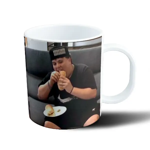 Taza de Plástico Beni Marmol comiendo