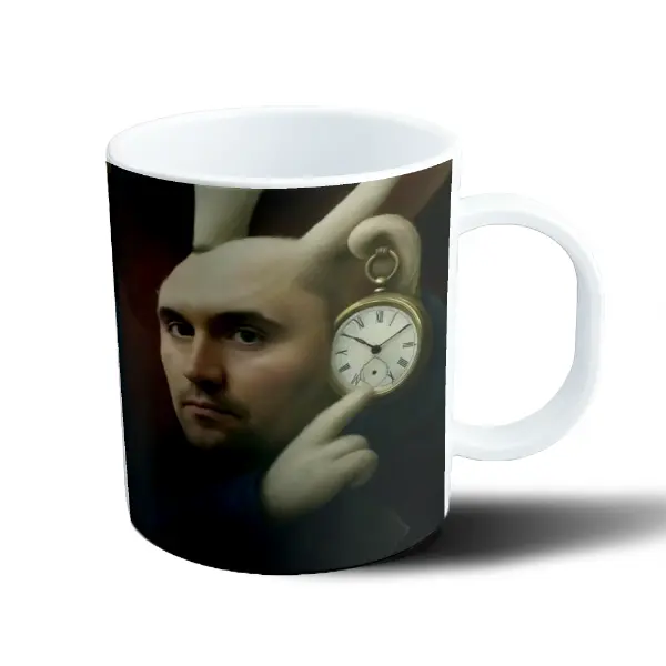 Taza de Plástico Charlie Kirk Conejo Blanco y Reloj de Bolsillo