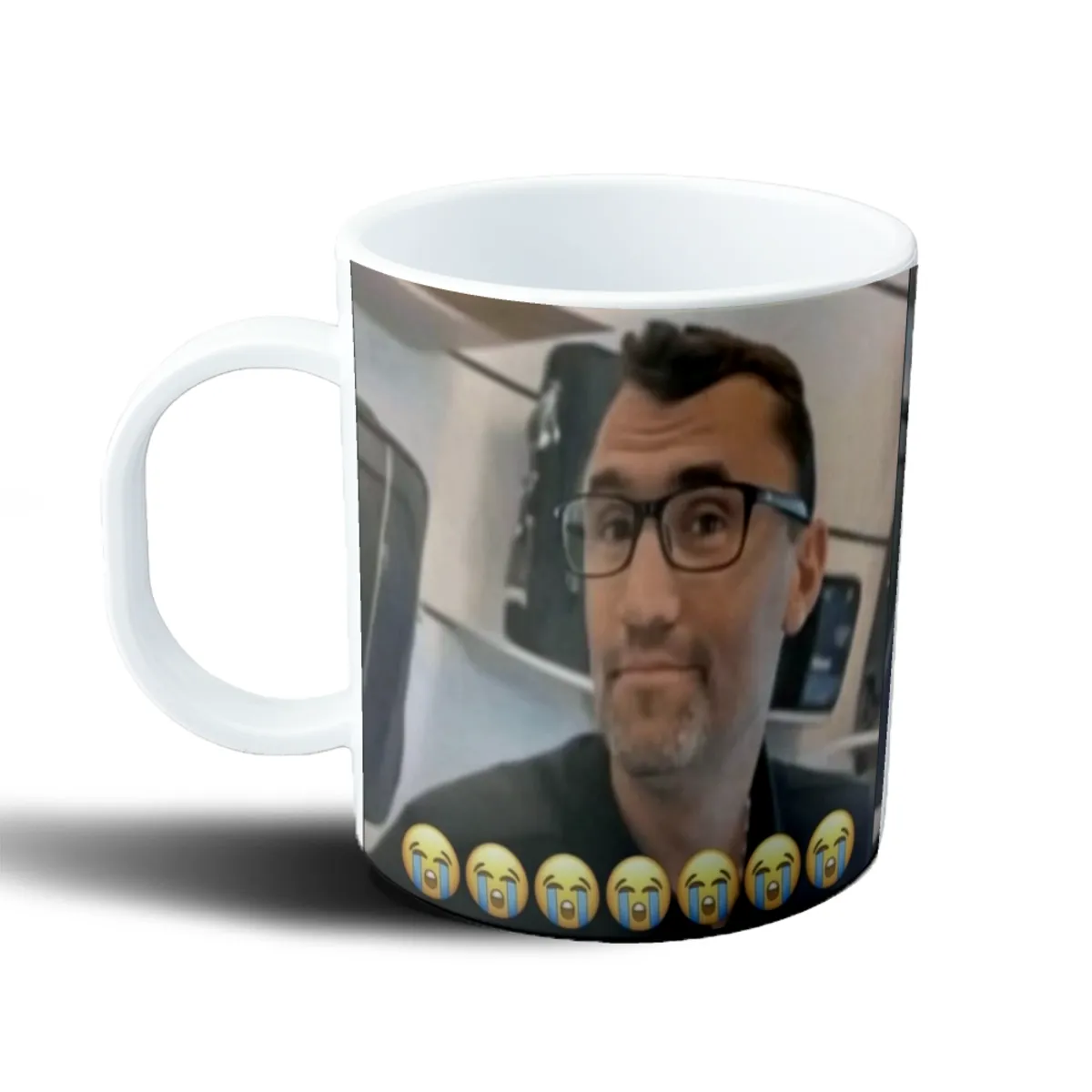 Taza de Plástico Charlie Kirk Meme Llorando - vista 2